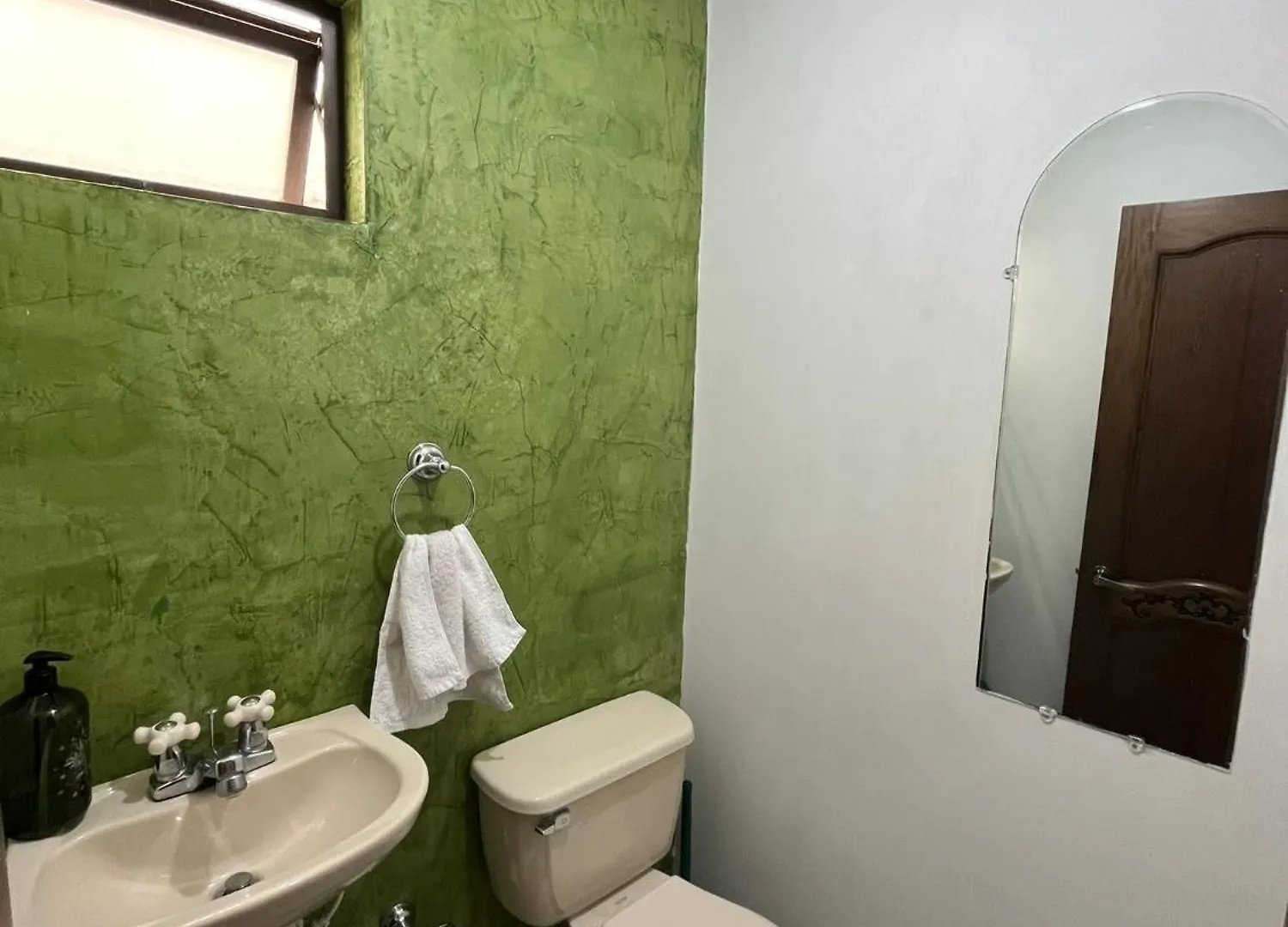 ホームステイ Habitacion Con Bano Privado En Belen Los Alpes メデジン