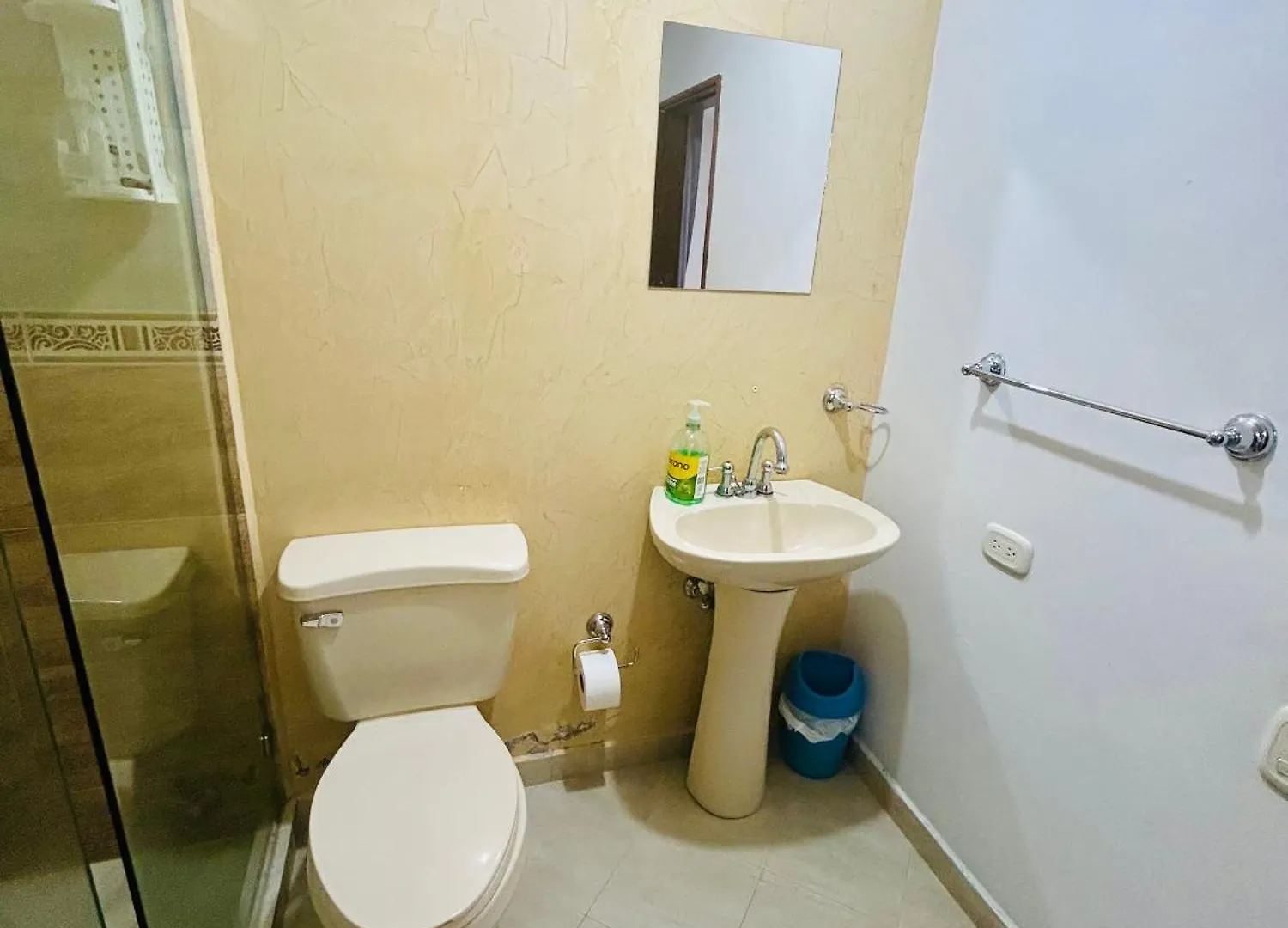 Habitacion Con Bano Privado En Belen Los Alpes Medellin Homestay